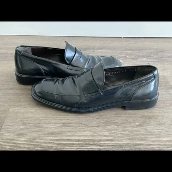 SALVATORE FERRAGAMO Mens Classic Black Loafers Size 9.5