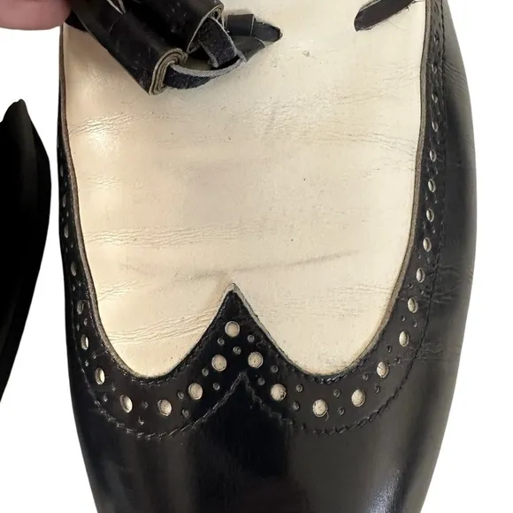 SALVATORE FERRAGAMO TASSEL OXFORD BROUGE DETAILED LOAFERS SIZE 9