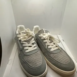 Sam Edelman Gray Retro-Inspired Sneakers with Chunky Sole