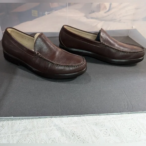 SAS Simplify classic like new dark brown leather 12D comfy padded sole loafers