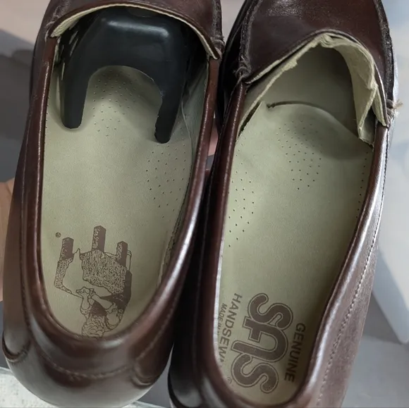SAS Simplify classic like new dark brown leather 12D comfy padded sole loafers