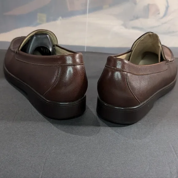 SAS Simplify classic like new dark brown leather 12D comfy padded sole loafers