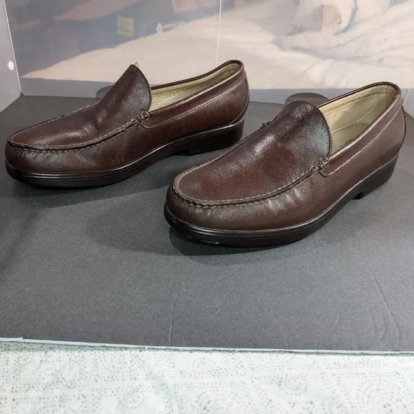 SAS Simplify classic like new dark brown leather 12D comfy padded sole loafers