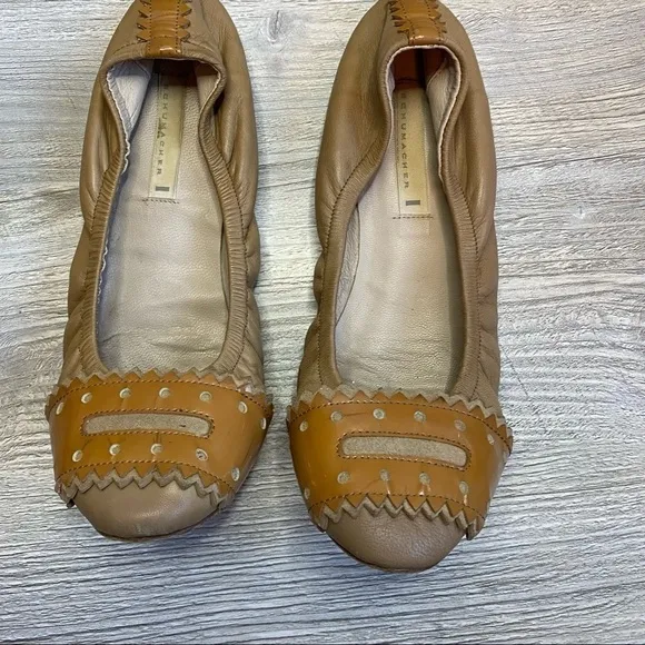 Schumacher leather fitted ballet flats size 37 or USA 7 patent toe and heel
