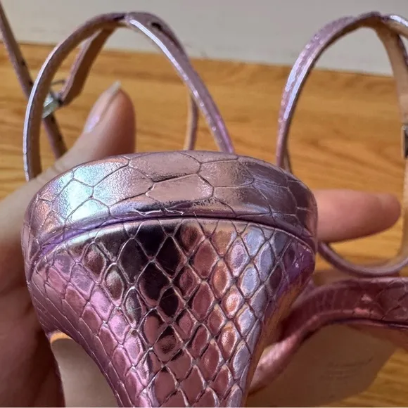 Schutz Joenn Metallic Snake Print Sandal size 7.5 Purple