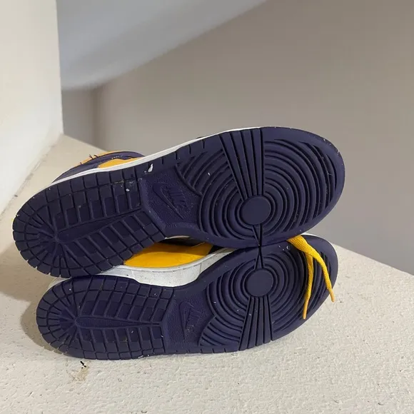 Size 6.5Y (GS) - Nike Dunk High‎ “Lakers”