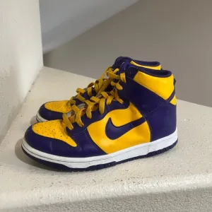 Size 6.5Y (GS) - Nike Dunk High‎ “Lakers”