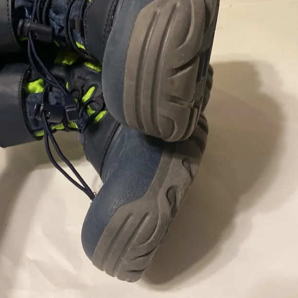 SKECHERS WARM&amp; DRY RAIN SNOW BOOTS SIZE 4