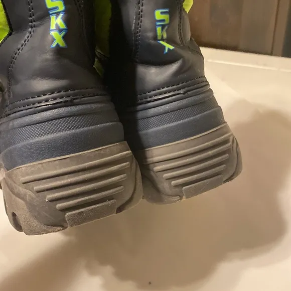 SKECHERS WARM&amp; DRY RAIN SNOW BOOTS SIZE 4
