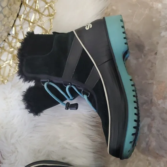 Sorel black waterproof snow boots size 7