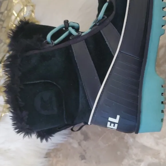 Sorel black waterproof snow boots size 7