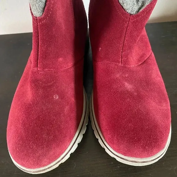 Sorel Boots Women’s 7 Cozy Short Snow Boot Red