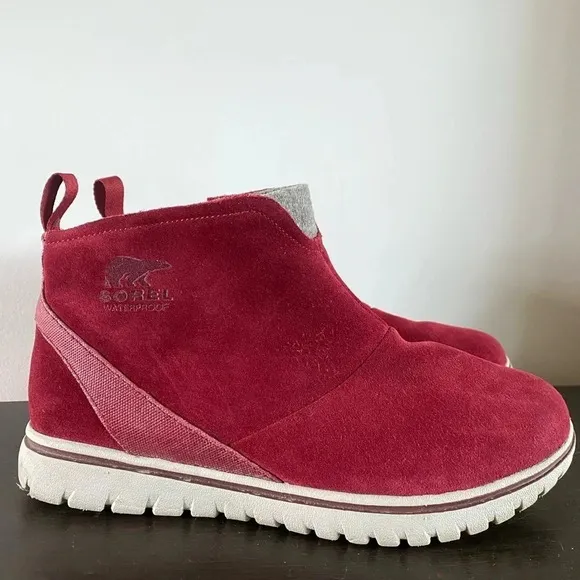 Sorel Boots Women’s 7 Cozy Short Snow Boot Red