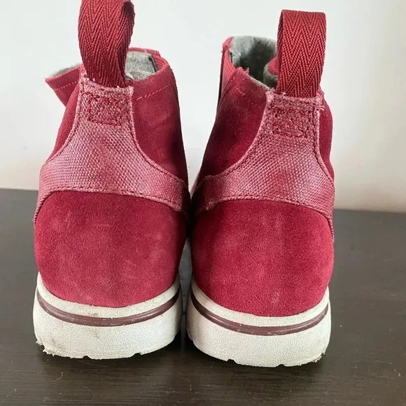 Sorel Boots Women’s 7 Cozy Short Snow Boot Red