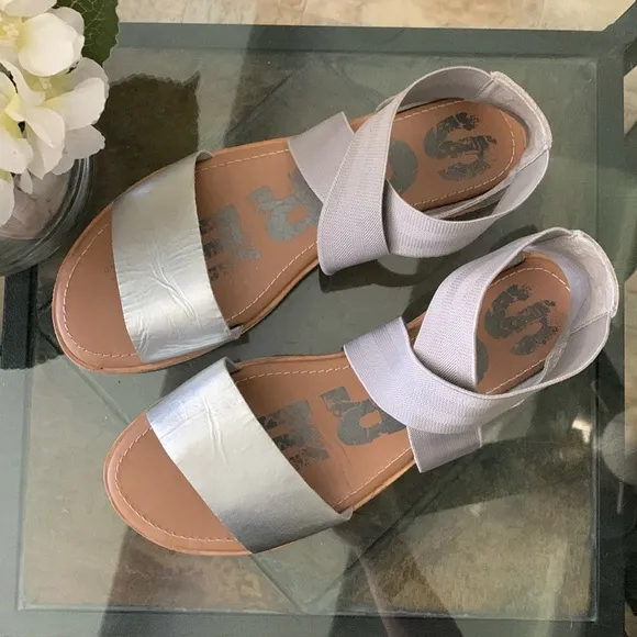 SOREL ELLA II FLAT SANDALS