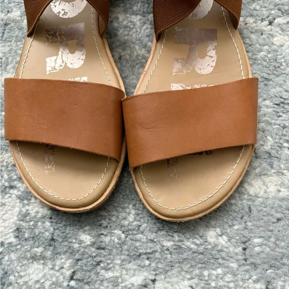 Sorel Ella II Leather Flat Sandals in Velvet Tan, SZ Women’s 9
