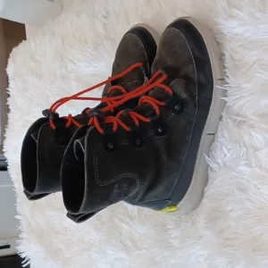 Sorel Explorer Lined Waterproof Suede Lace Up Snow Boots Boys Sz 6 Black Gray