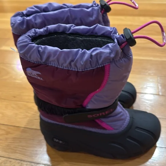 Sorel girl winter snow boots size 2.