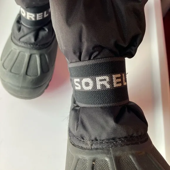 Sorel Girl’s winter snow boots black insulated warm adjustable openings size 4