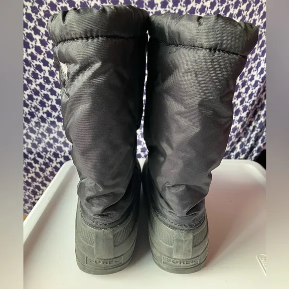 Sorel Girl’s winter snow boots black insulated warm adjustable openings size 4