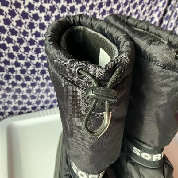 Sorel Girl’s winter snow boots black insulated warm adjustable openings size 4