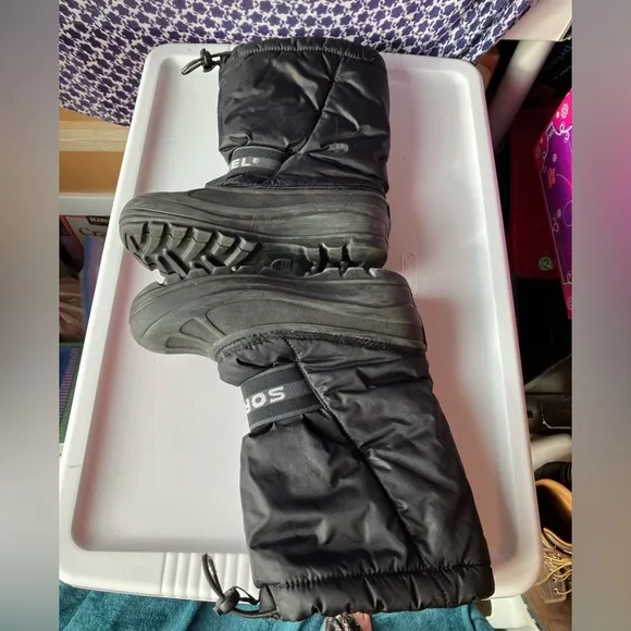 Sorel Girl’s winter snow boots black insulated warm adjustable openings size 4