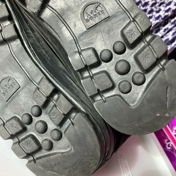 Sorel Girl’s winter snow boots black insulated warm adjustable openings size 4