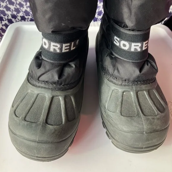 Sorel Girl’s winter snow boots black insulated warm adjustable openings size 4