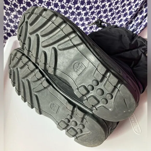 Sorel Girl’s winter snow boots black insulated warm adjustable openings size 4