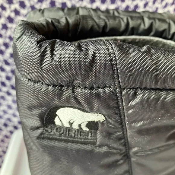 Sorel Girl’s winter snow boots black insulated warm adjustable openings size 4