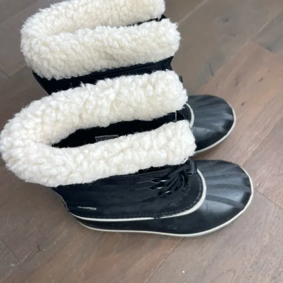 Sorel Kids Black Snow BootsSize 7 (Big Boy)