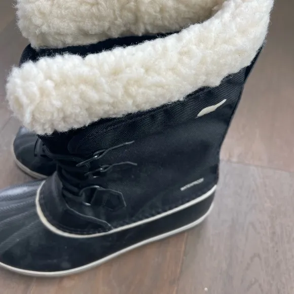 Sorel Kids Black Snow BootsSize 7 (Big Boy)