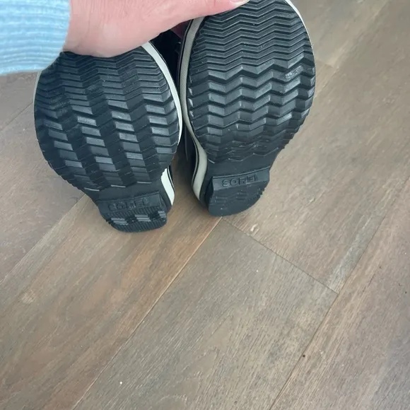 Sorel Kids Black Snow BootsSize 7 (Big Boy)