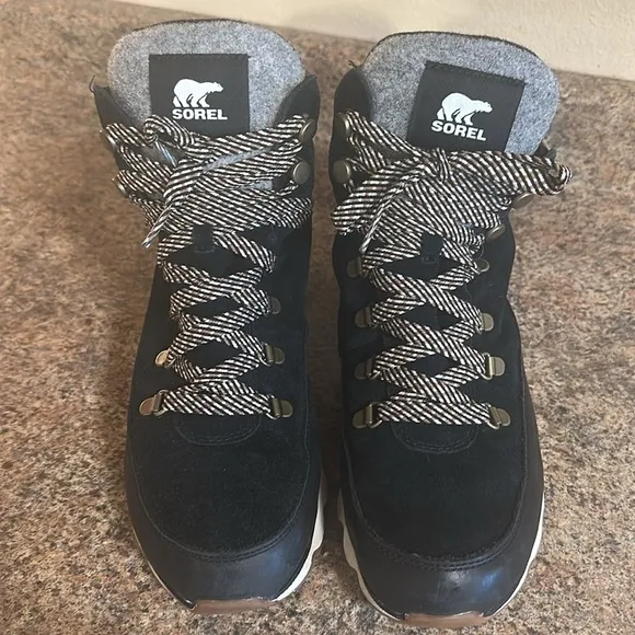 Sorel Kinetic Conquest Winter Boots Lace Up Black Womens Size 9.5