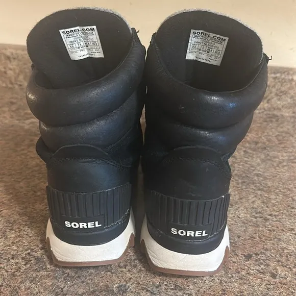 Sorel Kinetic Conquest Winter Boots Lace Up Black Womens Size 9.5