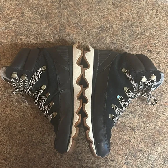 Sorel Kinetic Conquest Winter Boots Lace Up Black Womens Size 9.5