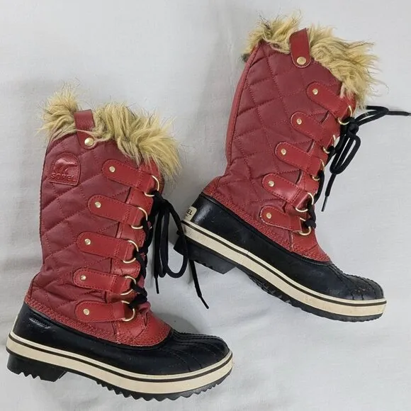 Sorel Tofino Red Quilted Pattern Fur Trim Winter Boots Waterproof