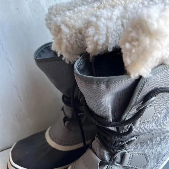 Sorel Winter Carnival boots Snow rain lace up sherpa lined 9