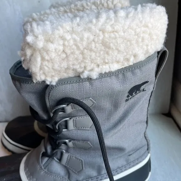 Sorel Winter Carnival boots Snow rain lace up sherpa lined 9