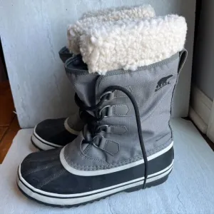 Sorel Winter Carnival boots Snow rain lace up sherpa lined 9