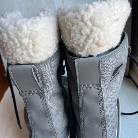 Sorel Winter Carnival boots Snow rain lace up sherpa lined 9