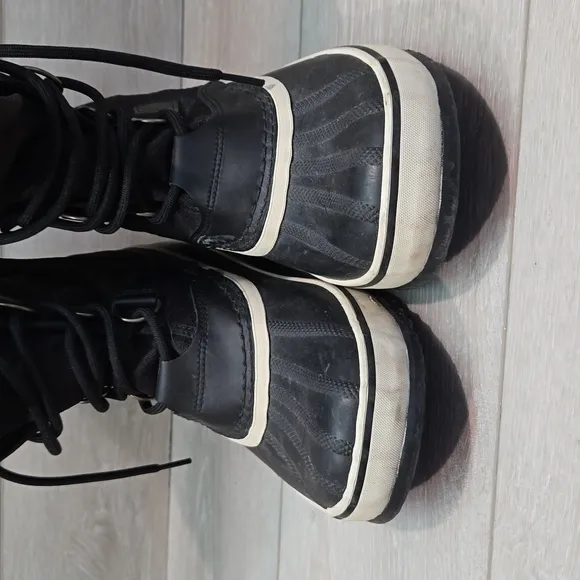 Sorel Women Caribou Waterproof Insulated lined boots rubber shoes sz 8