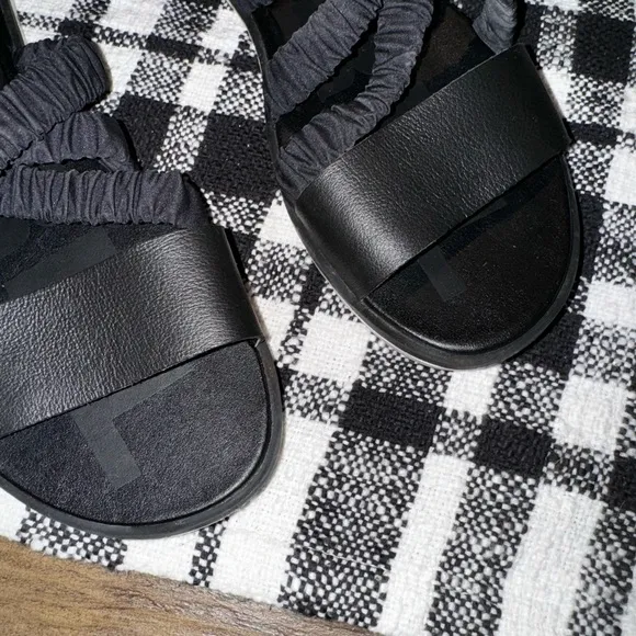 SOREL Women’s Ella Black Strappy Ankle Sandals Size 7.5 Excellent Condition