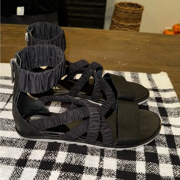 SOREL Women’s Ella Black Strappy Ankle Sandals Size 7.5 Excellent Condition