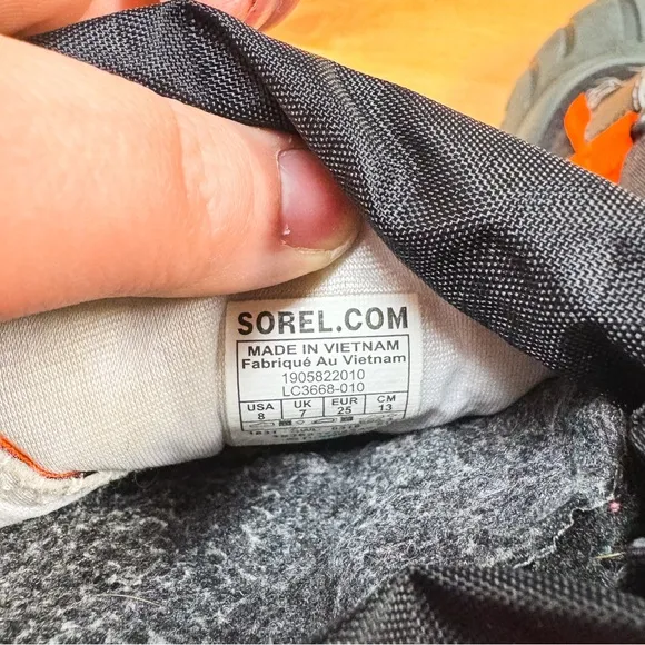 Sorel x Disney Black &amp; Orange Olaf Frozen Insulated Winter Snow Boots Size 8