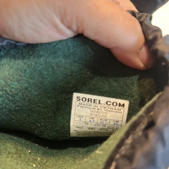 Sorel youth winter snow boots size 5