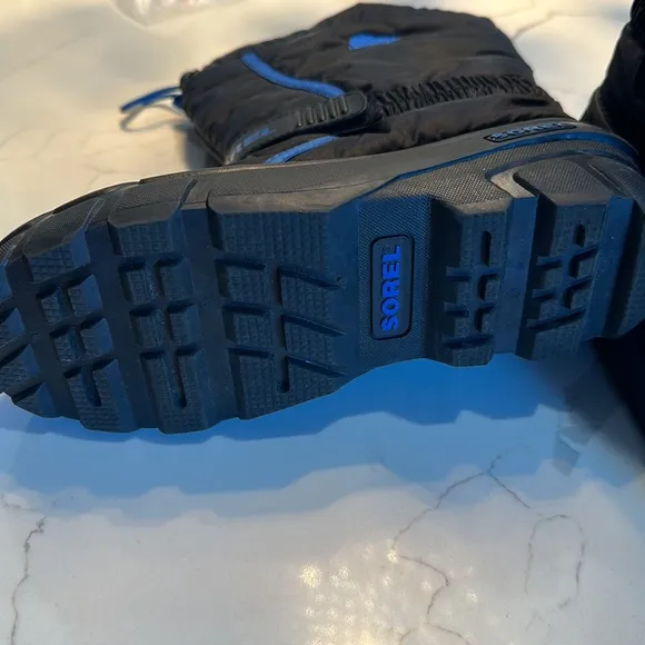Sorel youth winter snow boots size 5