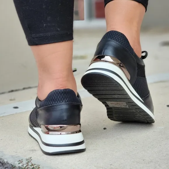 Sports Women's Lace-up Black Sneakers