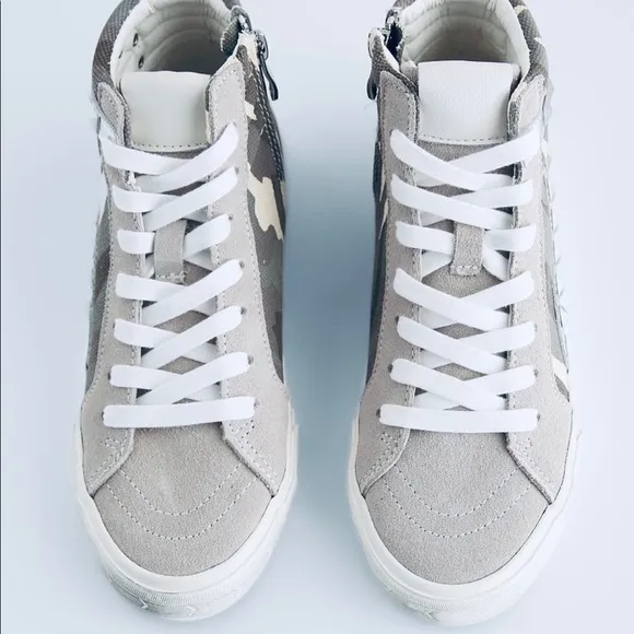 Steve Madden Women’s Tracey Hi Top Camo Sneakers Size 9 NEW