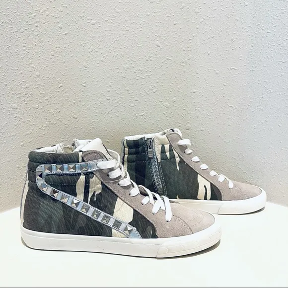 Steve Madden Women’s Tracey Hi Top Camo Sneakers Size 9 NEW